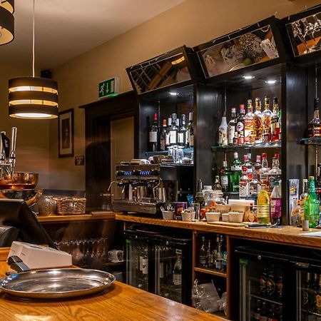 Bed and Breakfast The Kings Head House Стоунхаус Экстерьер фото